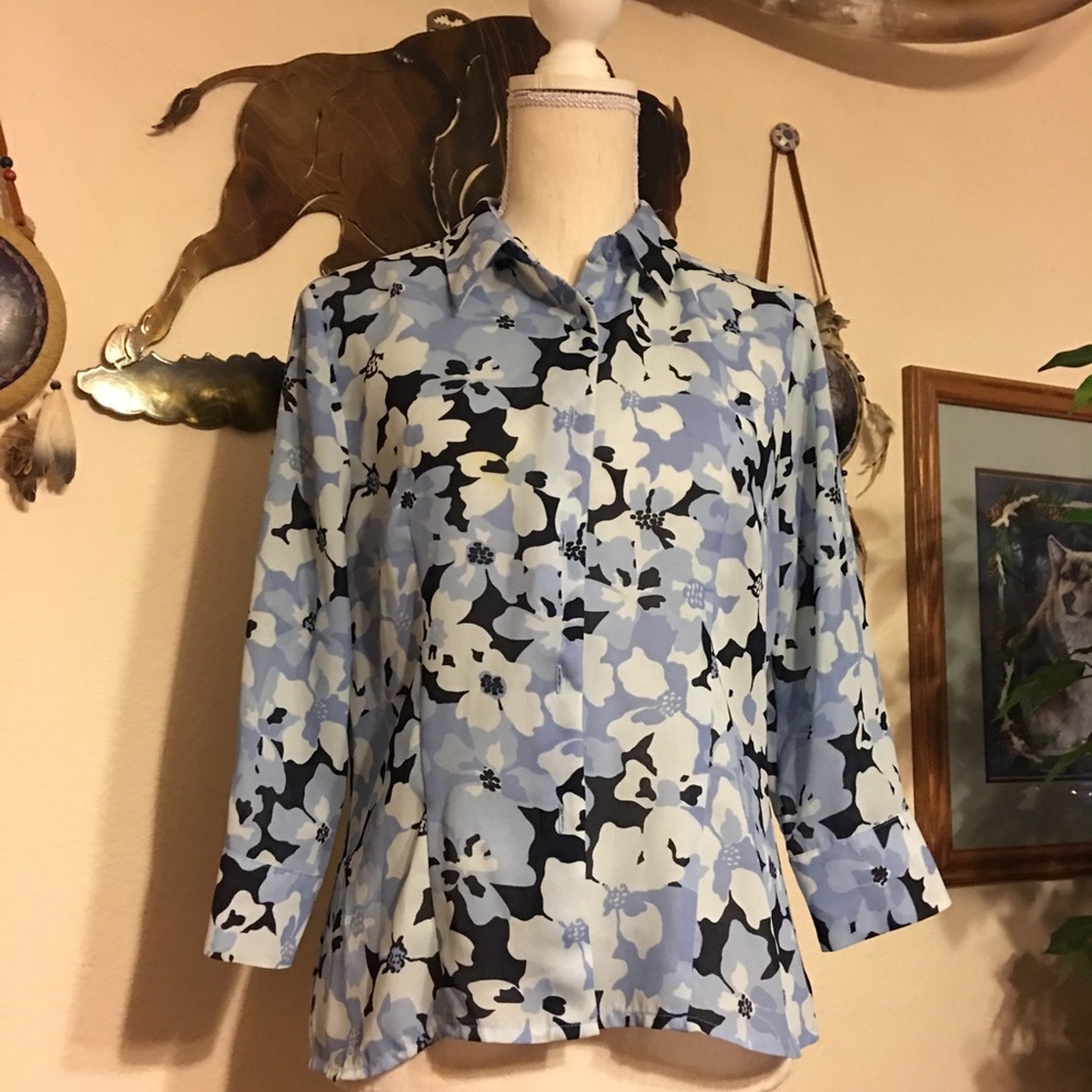 Apostrophe lightweight button front floral blouse